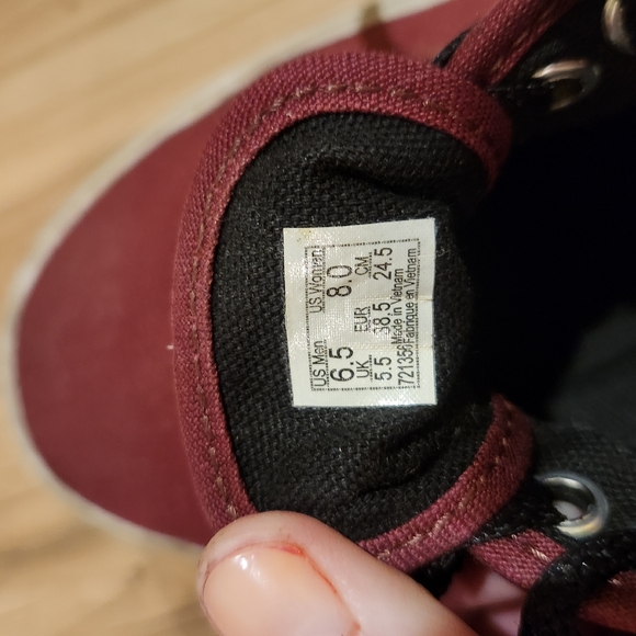 Vans burgundy low tops size 6.5 mens 8 womens - Picture 3 of 4